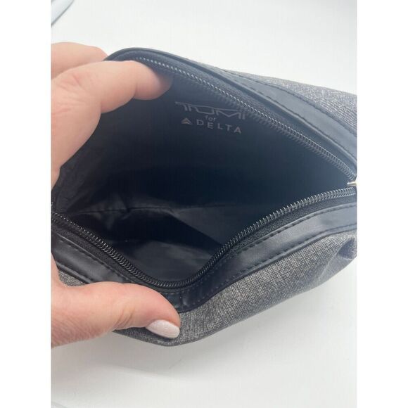TUMI for Delta Make‎ Up Bag Black Canvas Mini Case Zip Toiletries/Cosmetic Bag - Picture 7 of 7